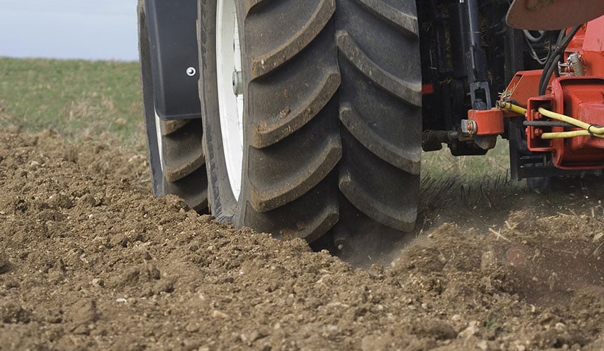 wide low pressure tyre for ploughing