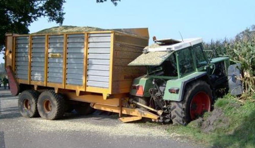 Transfer of mass linked to excess load during braking, with loss of adherence at the level of the front axle