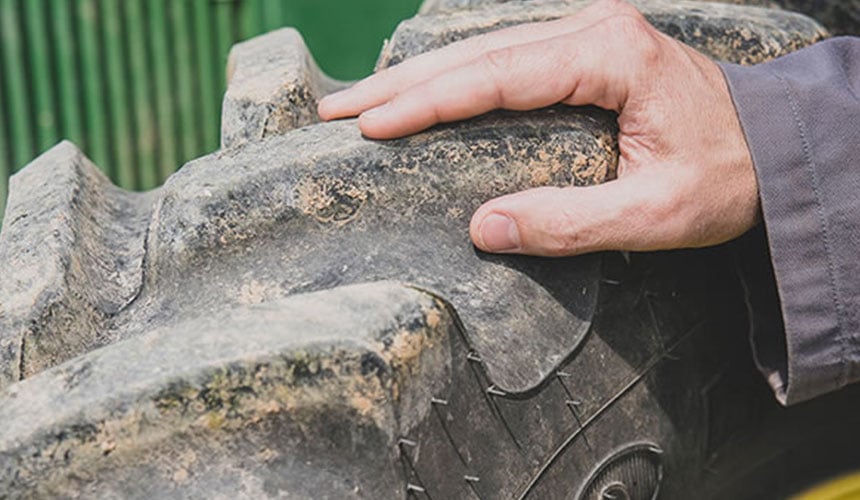 Check the tyres while the vehicle is stationary