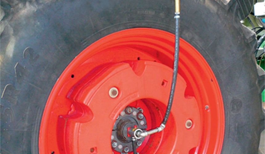 Rotary joints to ensure the flow of air between the rotating wheel and the fixed axle