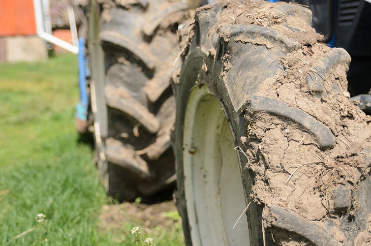 Diagonal structure tyres are less efficient for self-cleaning