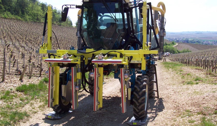 Weighing the front axle of a double-row straddle tractor