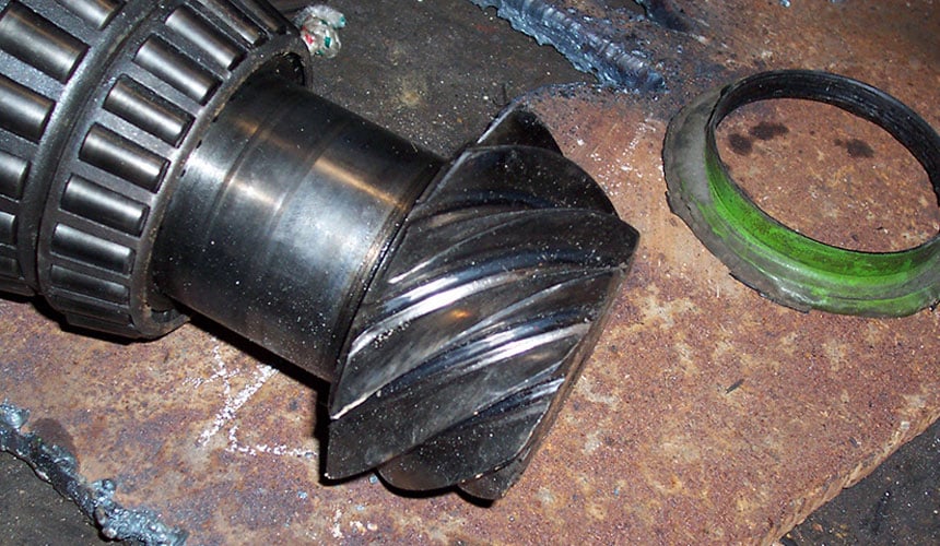 Wear to the pinion grooves linked to incorrect lead