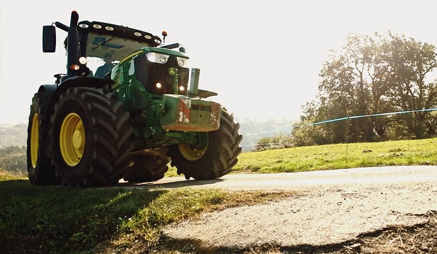 Perfect stability when cornering on a slope with the  VX-TRACTOR tyre