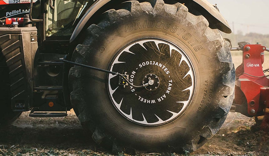 Two technological farming innovations: The Tank Air Wheel and the VF VT-TRACTOR tyre