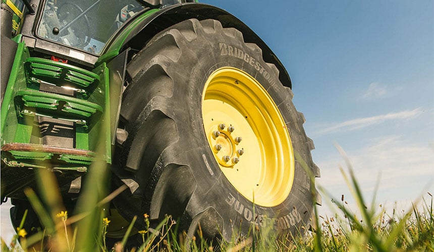 The VX-R TRACTOR tyre was designed using ENLITEN technology