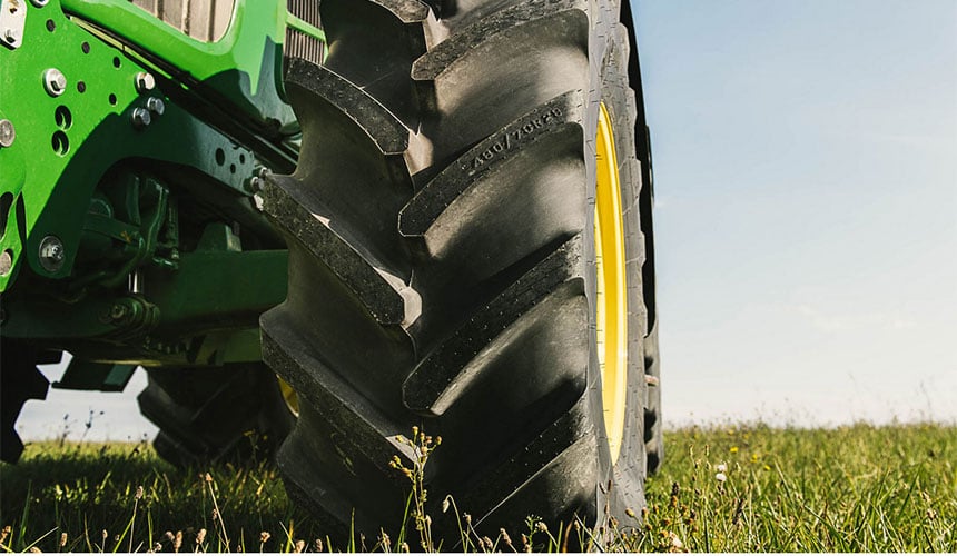 The VX-R TRACTOR tyre has a tread in contact with the ground that is equal to the section width indicated on its sidewall