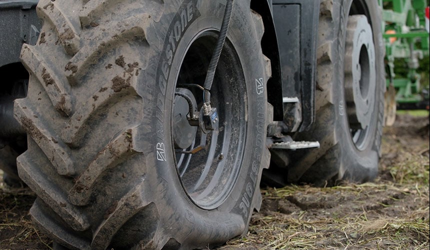 VF VT-TRACTOR tyres with a remote inflation system, at an inflation pressure of 0.6 bar to protect your soil