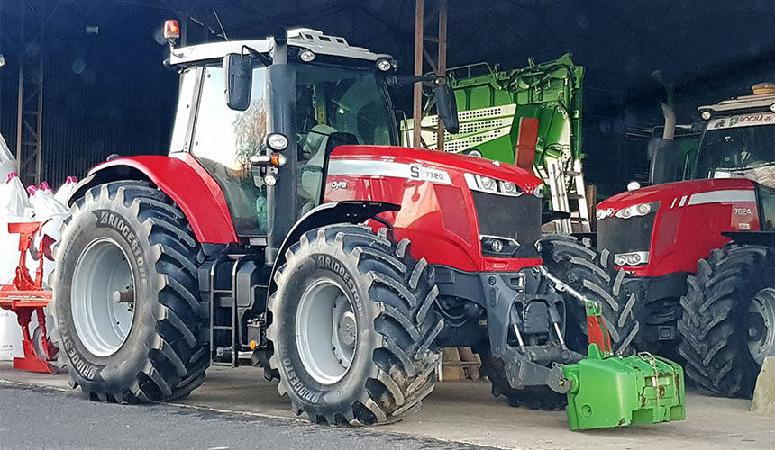 Bridgestone’s VF VT-TRACTOR tyres on a new Massey Fergusson tractor