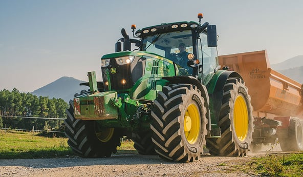 Where are the high-strain zones on agricultural tyres?