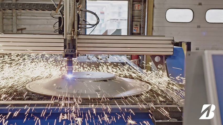 Sodijantes industrie: Plasma cutting and precision welding on a rim disc