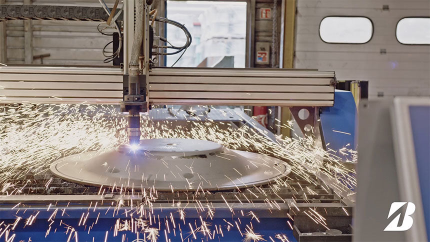 Sodijantes industrie: Plasma cutting and precision welding on a rim disc