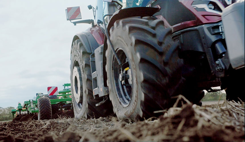 VF VT-TRACTOR tyres working at low pressure for soil preparation