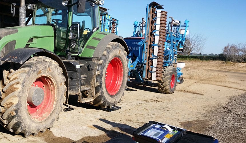 Calculation of the load on the rear axle with a weigh pad