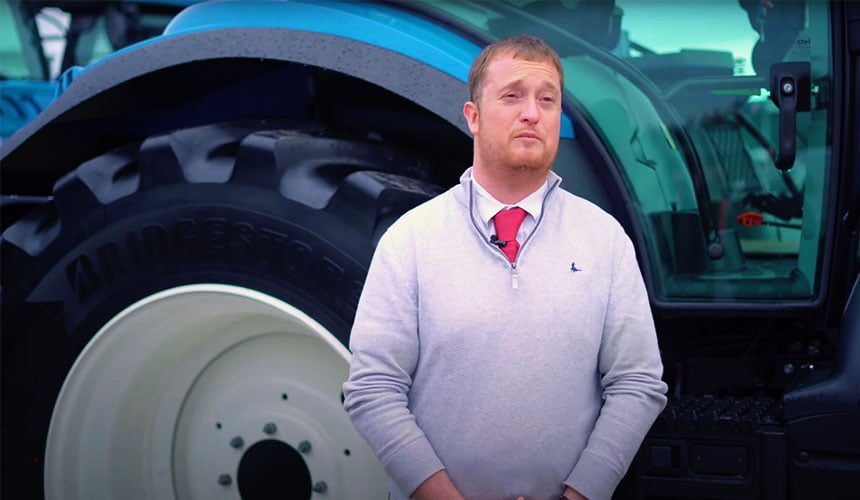 New Holland T6 and T7 tractors equipped with VX-TRACTOR tyres