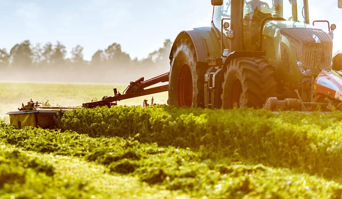 Fitting harvester tyres for sowing, haymaking or soil preparation