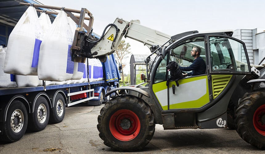 Industrial tyres for handling operations in the farm courtyard